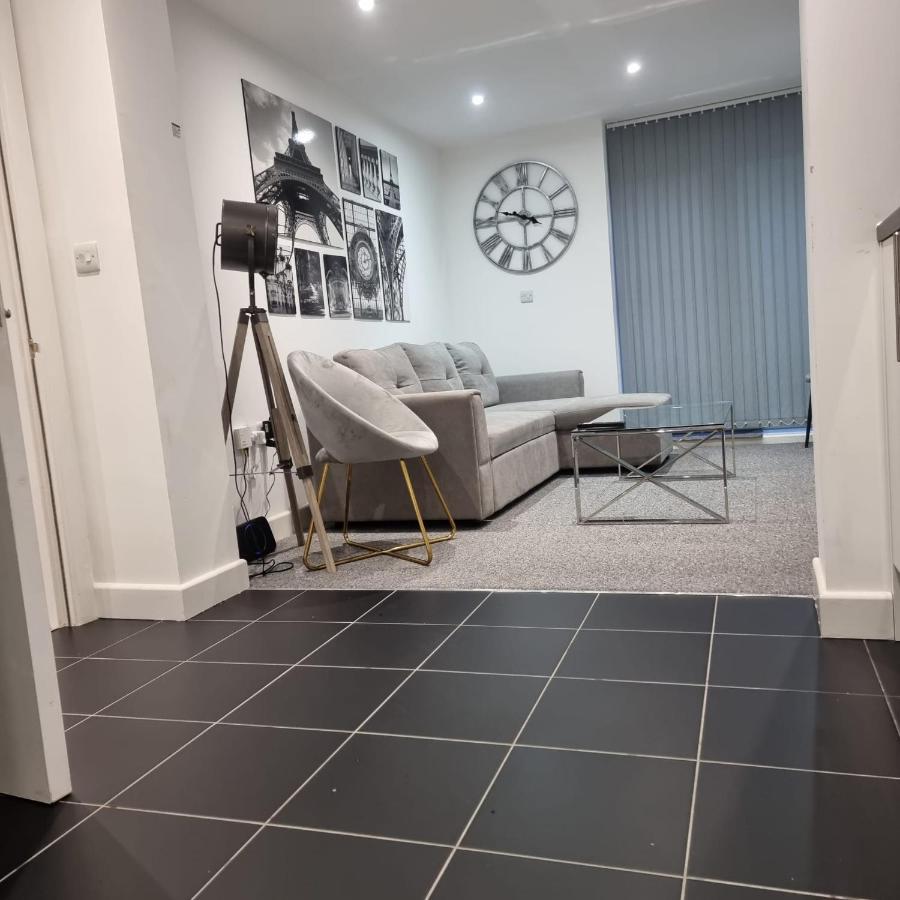 Classic 2 Bed Apartment In Oldkent Road ロンドン エクステリア 写真
