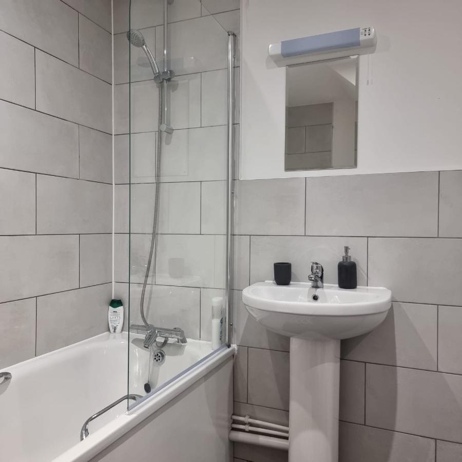 Classic 2 Bed Apartment In Oldkent Road ロンドン エクステリア 写真