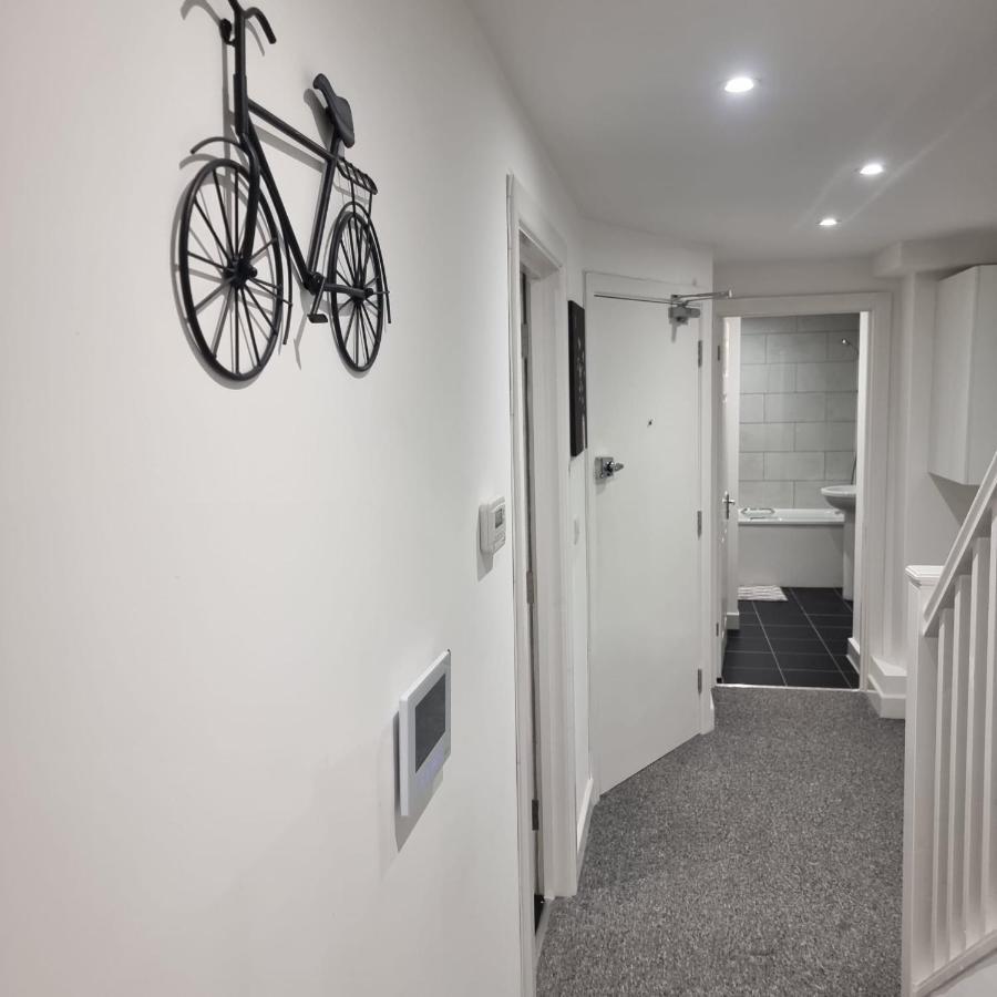 Classic 2 Bed Apartment In Oldkent Road ロンドン エクステリア 写真