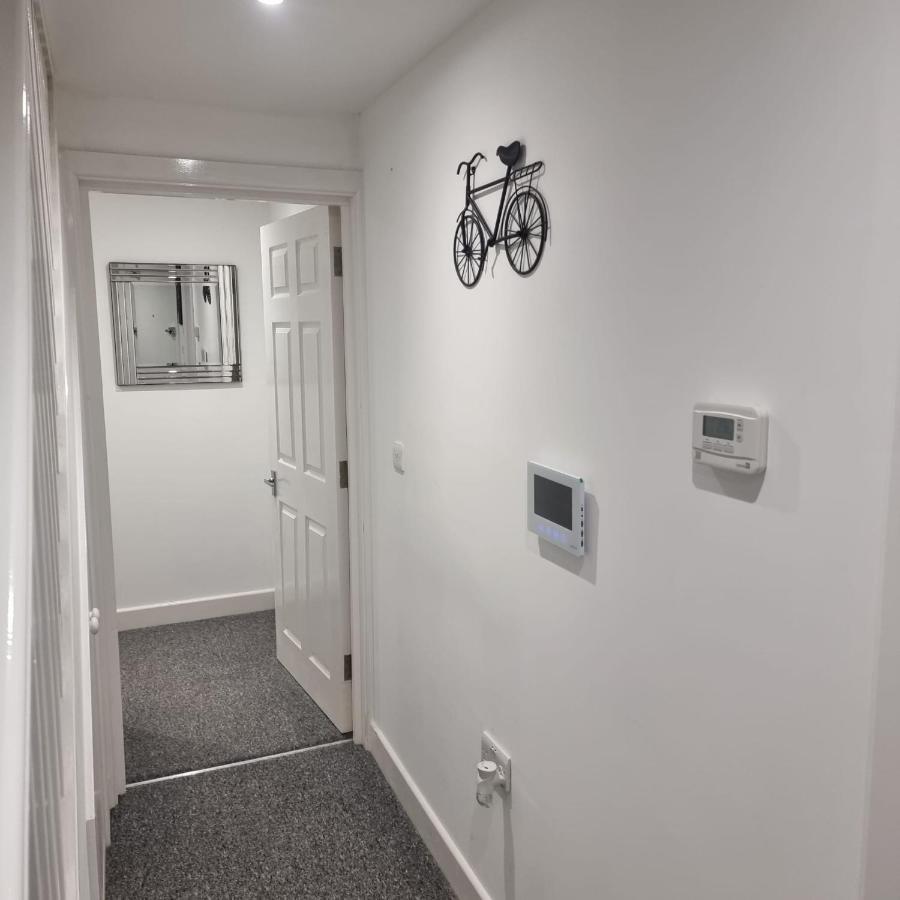 Classic 2 Bed Apartment In Oldkent Road ロンドン エクステリア 写真