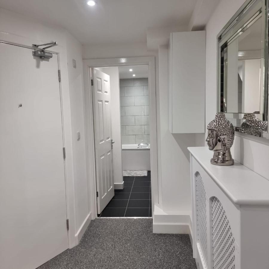 Classic 2 Bed Apartment In Oldkent Road ロンドン エクステリア 写真